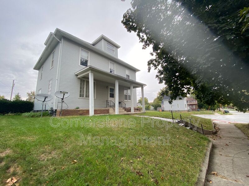 Primary Photo - 320 S 17th St