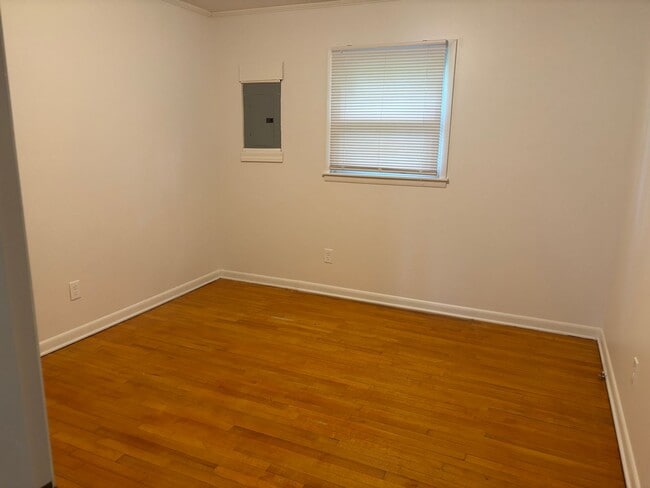 Building Photo - 203 9th Ave NW