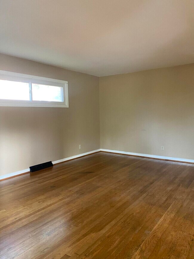 Foto del edificio - 1907 Port Royal Ct