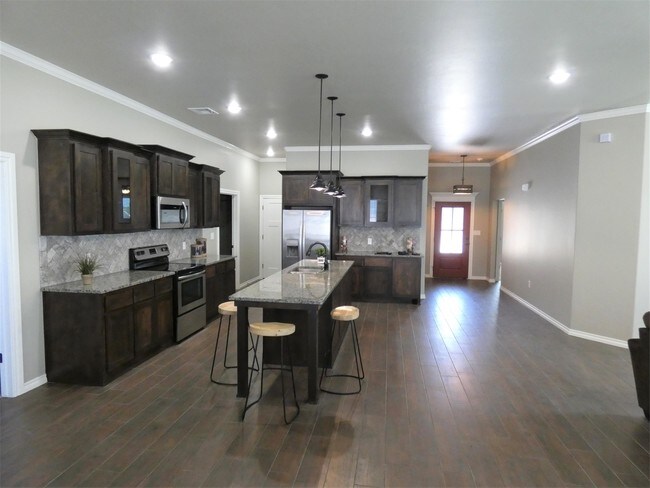 Building Photo - 602 Minco