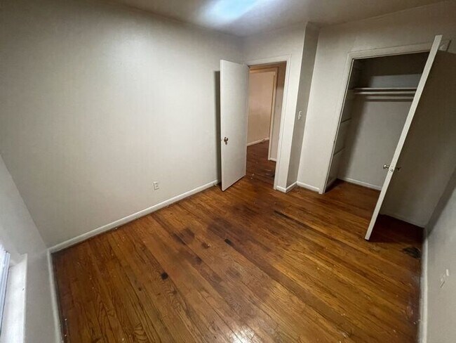 Foto del edificio - 429 Rose Ln