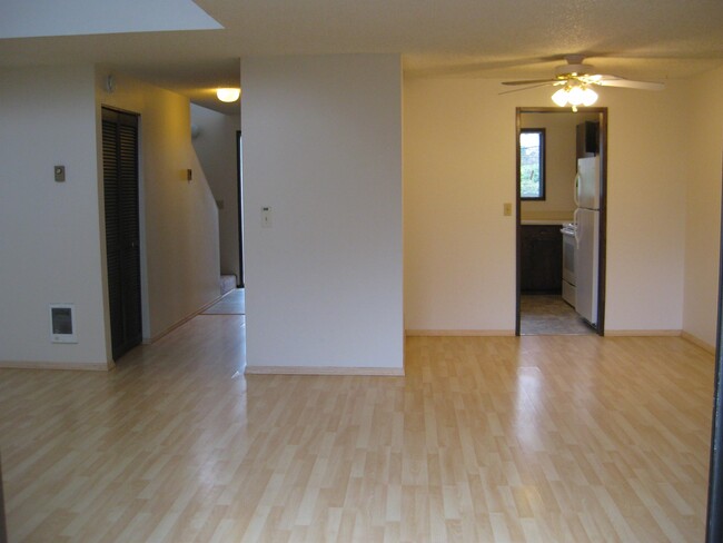 Building Photo - 925 Coburg Rd