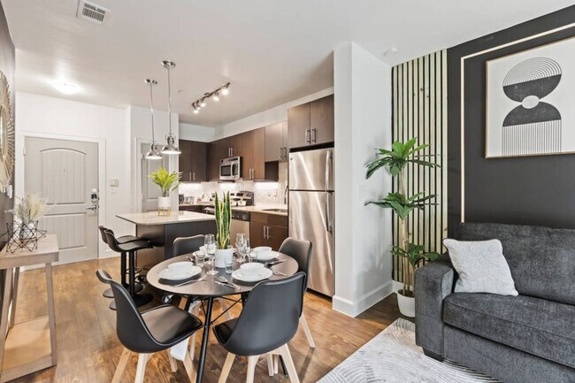 Foto del edificio - 5275 Town and Country Blvd