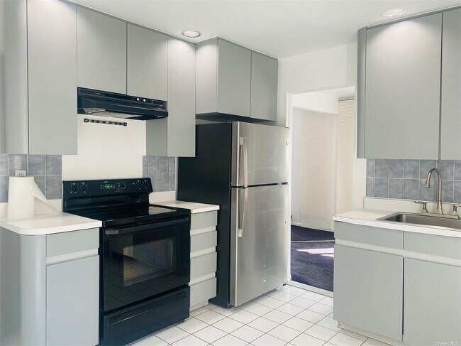 Foto del edificio - 215-44 23rd Rd