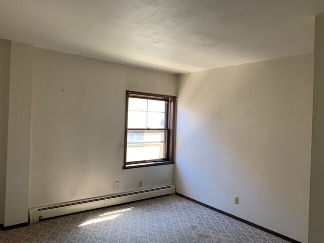 Foto del edificio - 1 Bedroom Neenah-Utilities Included