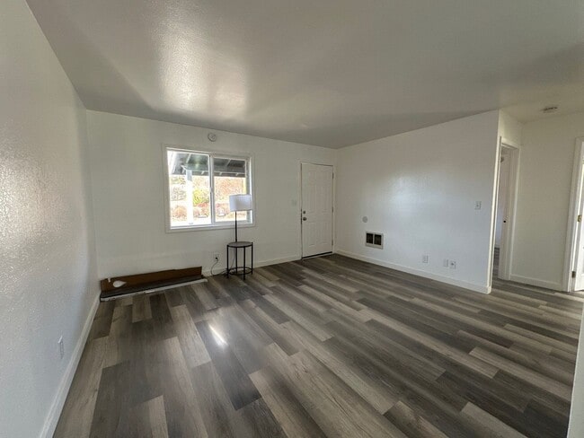 Building Photo - 2250 Home Ave