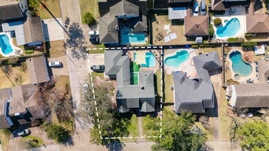 Building Photo - 11703 Parkriver Dr