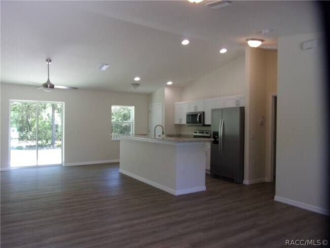Foto del edificio - 916 N Independence Hwy