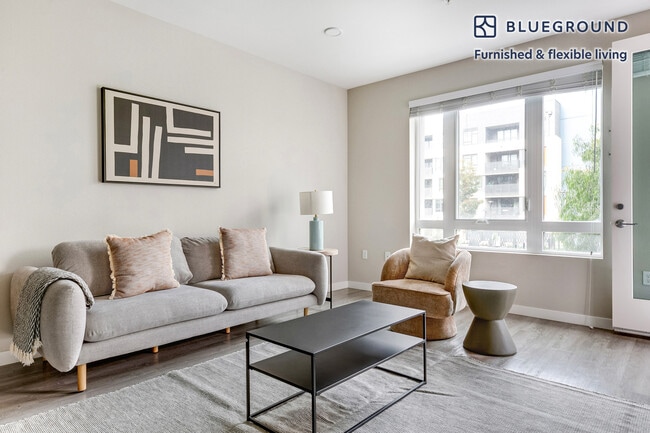 Building Photo - 3560 Rambla Pl