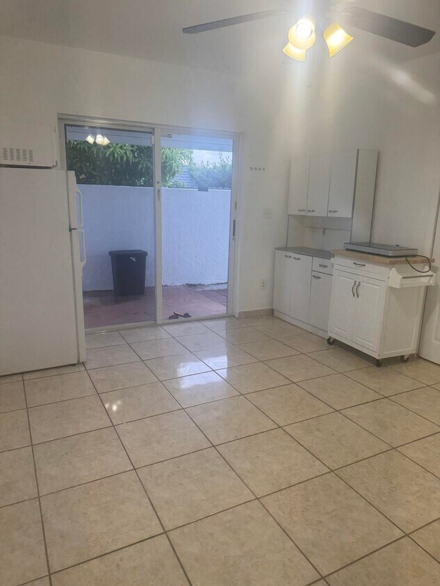 Foto principal - 3335 W 8th Ave