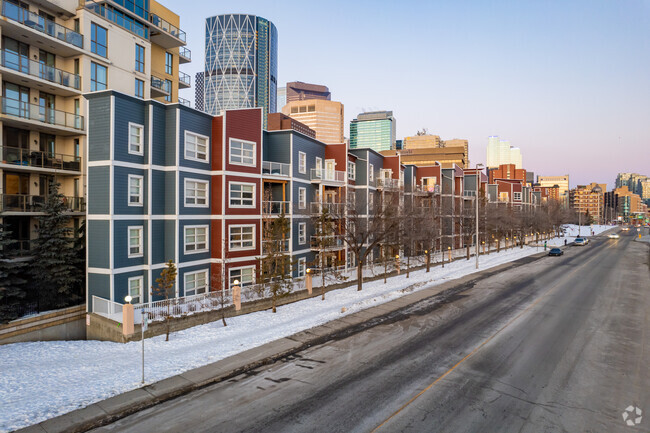 Photo du bâtiment - Riverfront Condo