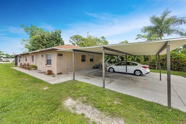 Building Photo - Two Bedroom Duplex in Bonita Springs
