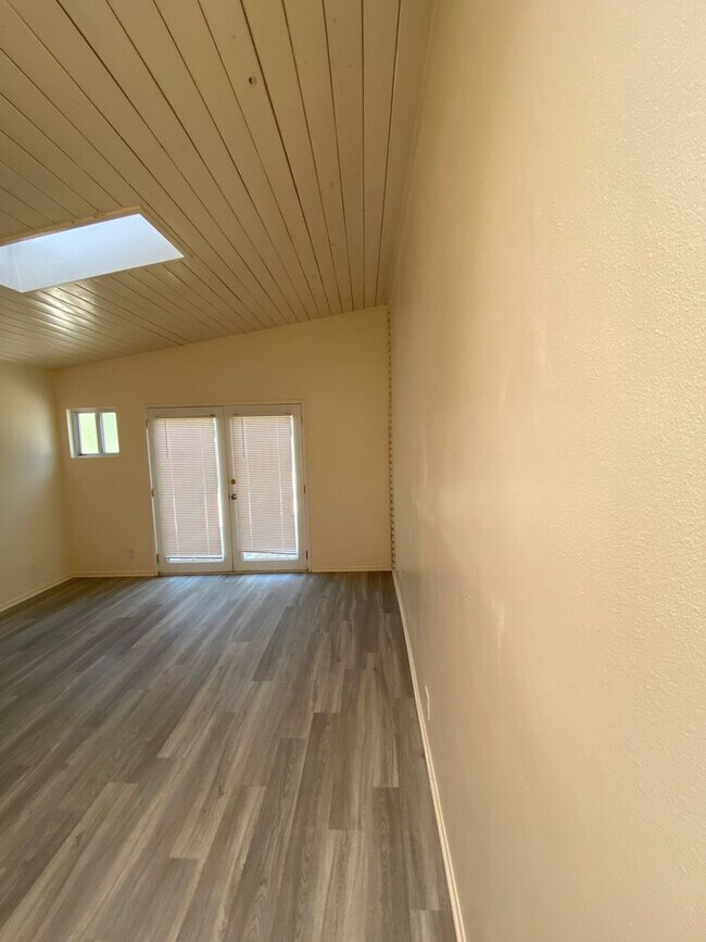 Building Photo - 6885 Pasado Rd
