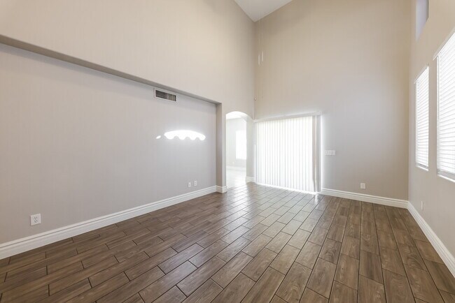 Foto del edificio - 3424 E Rockwood Dr