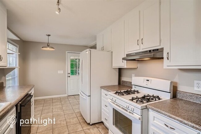 Foto del edificio - 455 Huntington Dr, Alpharetta, GA, 30004