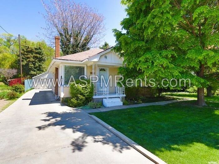 Primary Photo - Millcreek 3 bed 1 bath cottage