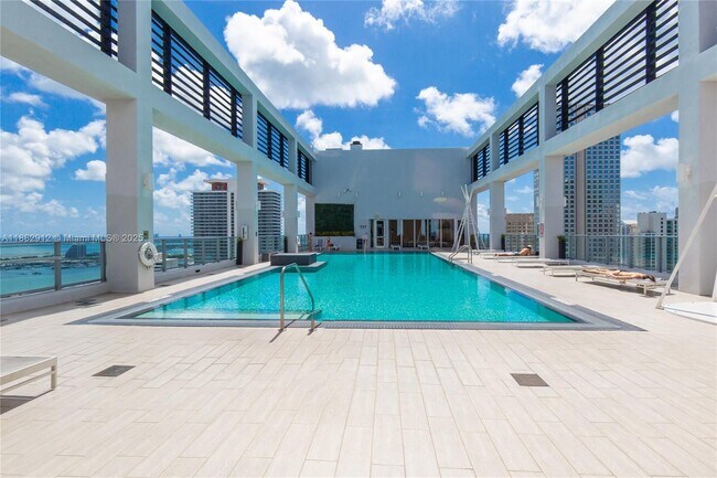 Foto del edificio - 151 SE 1st St