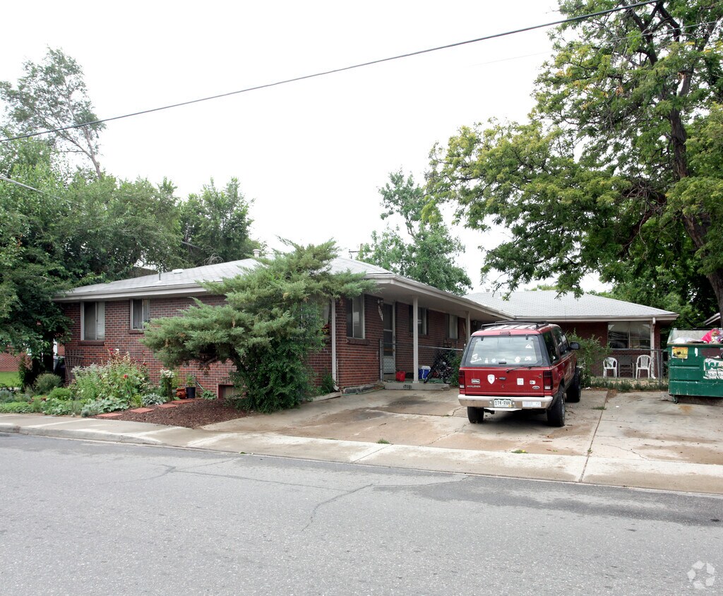 Foto del edificio - 5565-6571 S Delaware St