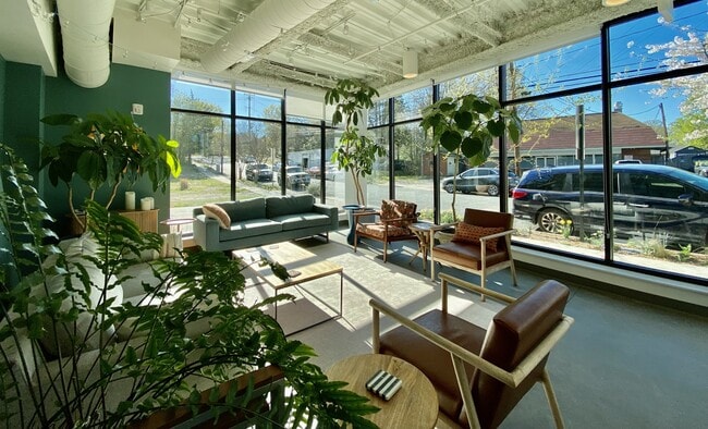 Building Photo - 610 Trent Dr