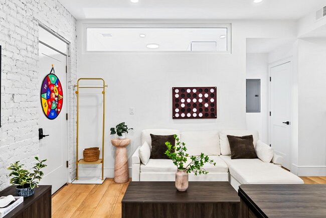 Foto del edificio - 1566 Beacon St