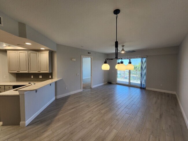Building Photo - 6 Riverwalk Drive
