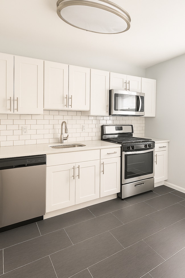 Building Photo - The Parc at Summit