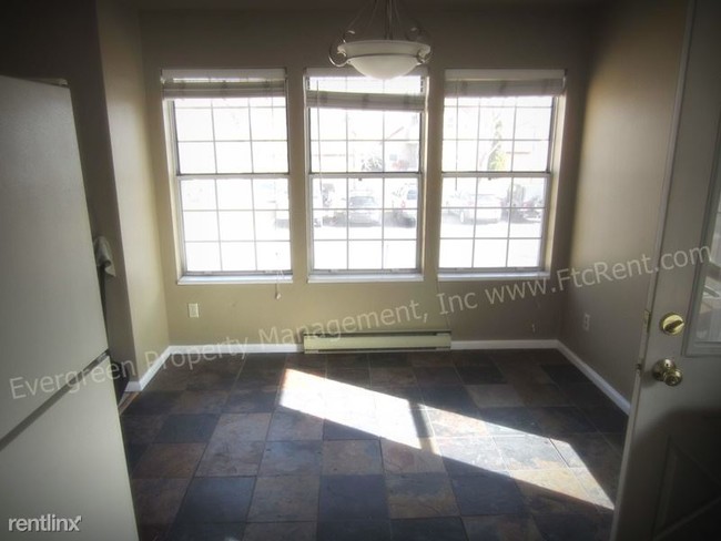 Building Photo - 2828 Silverplume Dr