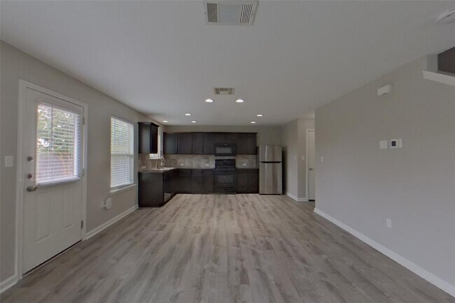 Building Photo - 15102 Verela Dr