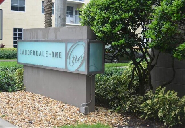 Foto del edificio - 2421 NE 65th St