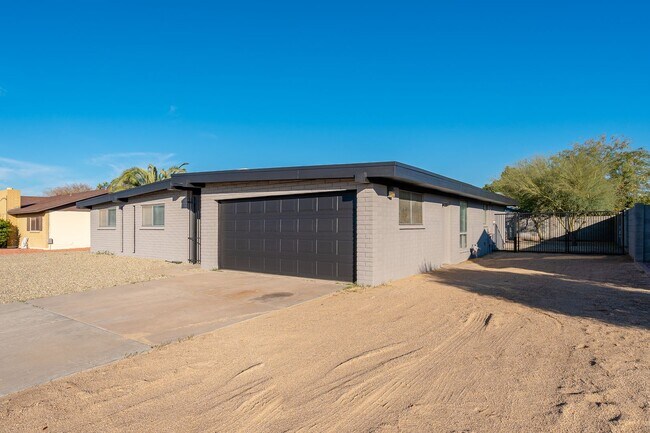 Building Photo - Stunning 3-Bedroom Home in Prime Glendale Location