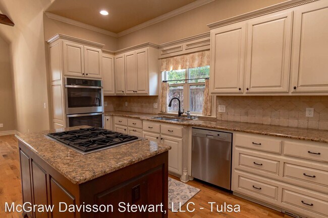 Building Photo - 5 br, 4 bath House - 4601 E 108th Pl