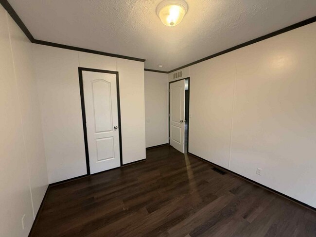 Foto del edificio - 1236 N Oaklane Rd