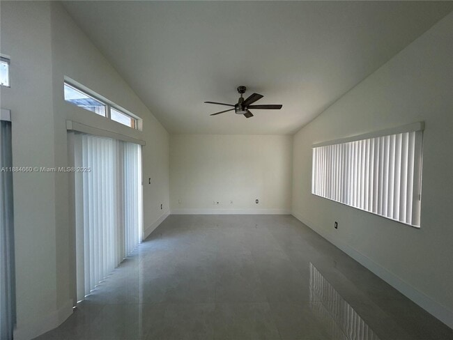 Foto del edificio - 20627 NE 9th Pl
