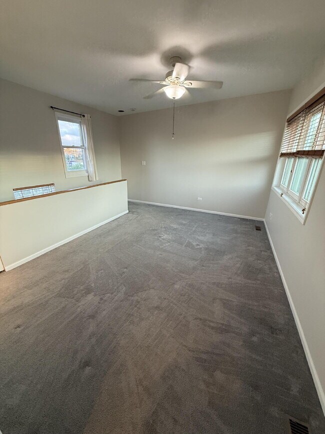 Foto del edificio - Ideally Located Lincoln Park Townhouse