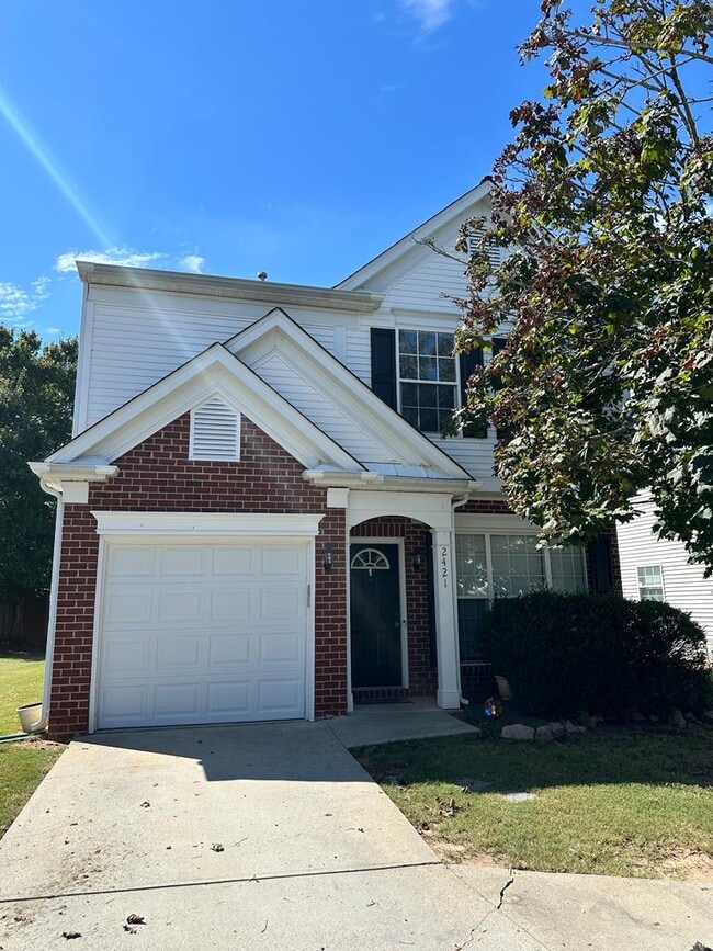 Building Photo - 2421 Normancrest Ct