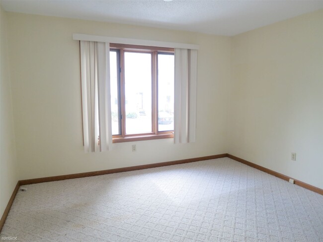 Foto del edificio - 3 br, 1.5 bath Condo - 49D Eastbrook Hts