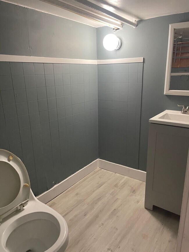 Building Photo - End Unit - Baltimore