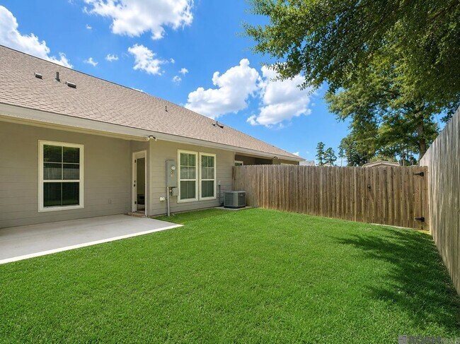 Building Photo - 8065 Lockhart Rd