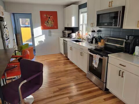 Cocina moderna y completamente equipada - 2620 Kirk Rd