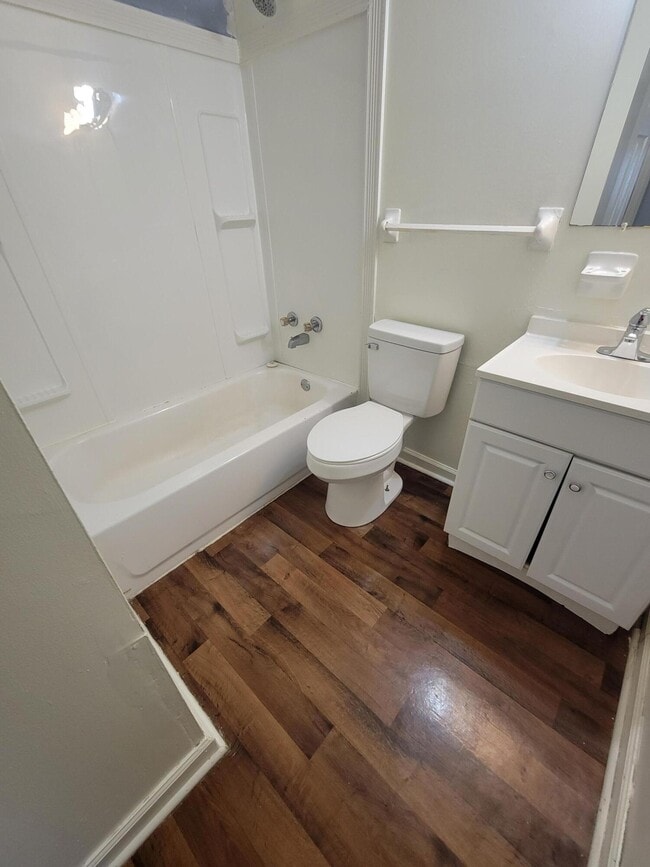 Building Photo - 3962 Northampton Dr