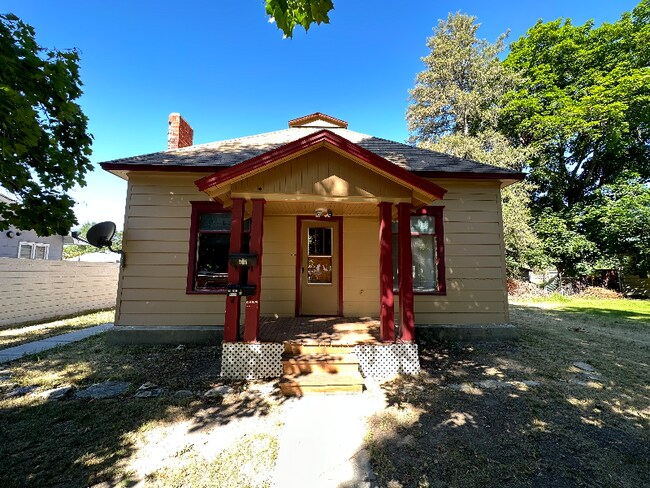 Building Photo - 417 N 3rd St