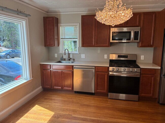 Building Photo - 708 Calmar Ave