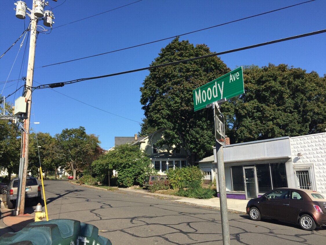 6 Tunxis Hill Rd, Fairfield, CT 06825 Apartments in Fairfield, CT