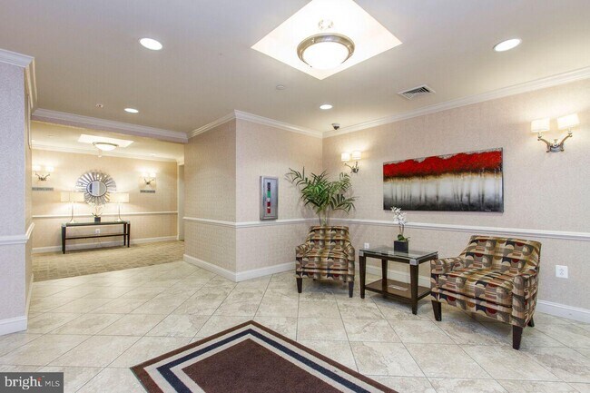 Building Photo - 700 Commodore Court