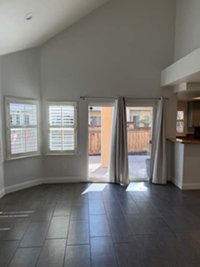 Building Photo - 2 Bed / 2 Bath Townhome in El Cajon