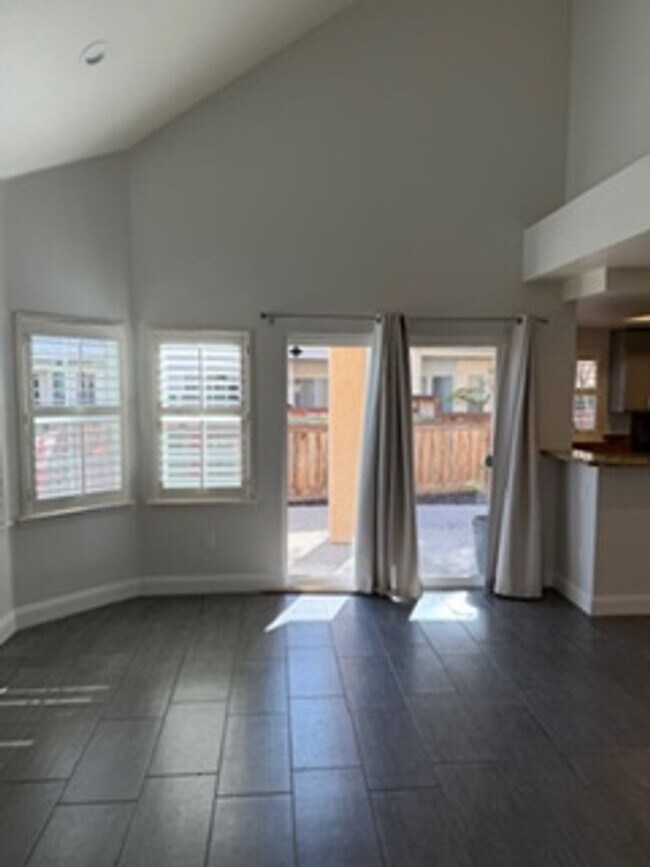 Foto del edificio - 2 Bed / 2 Bath Townhome in El Cajon