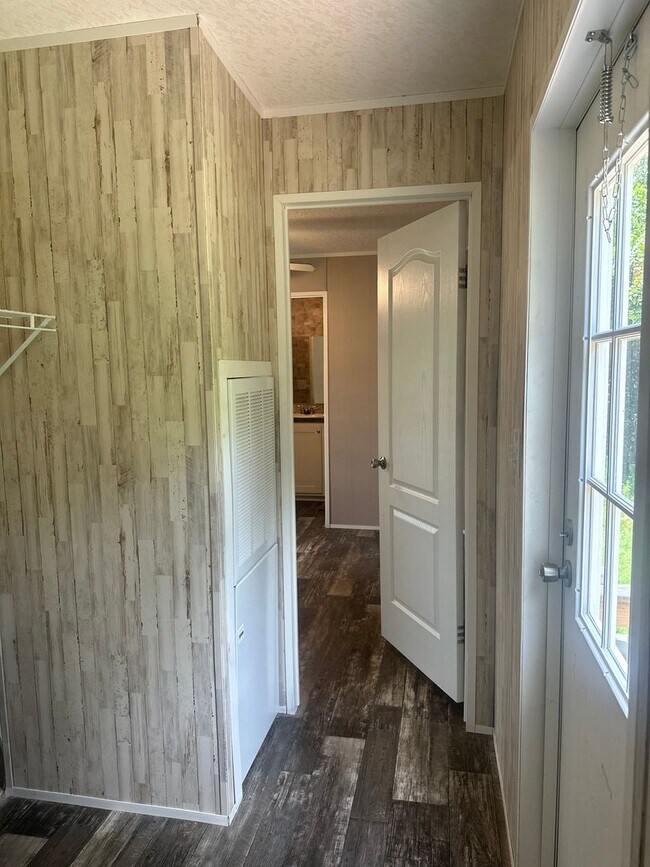 Building Photo - 2 Bed 2 Bath MH