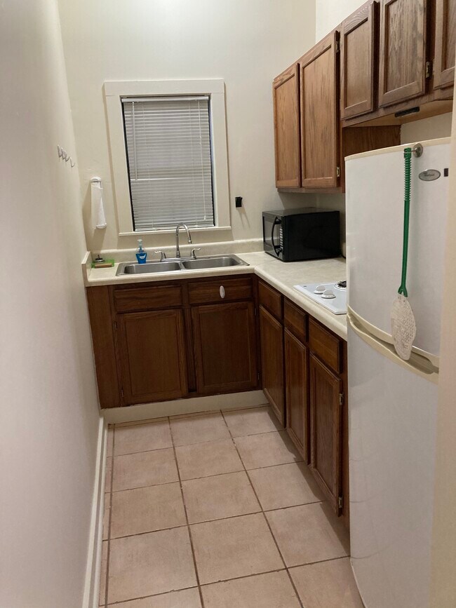 Kitchen - 570 Walnut St
