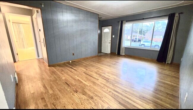 Foto del edificio - 29543 Eiffel Ave