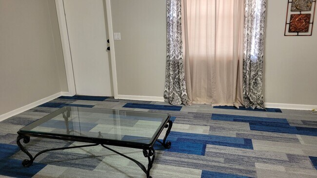Foto del edificio - Annual 2/1 half duplex just off Cortez Road